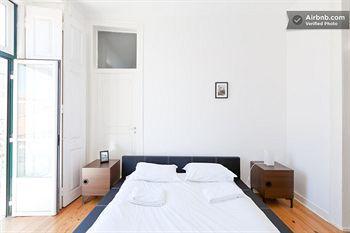 Downtown Design Hostel Лиссабон Экстерьер фото