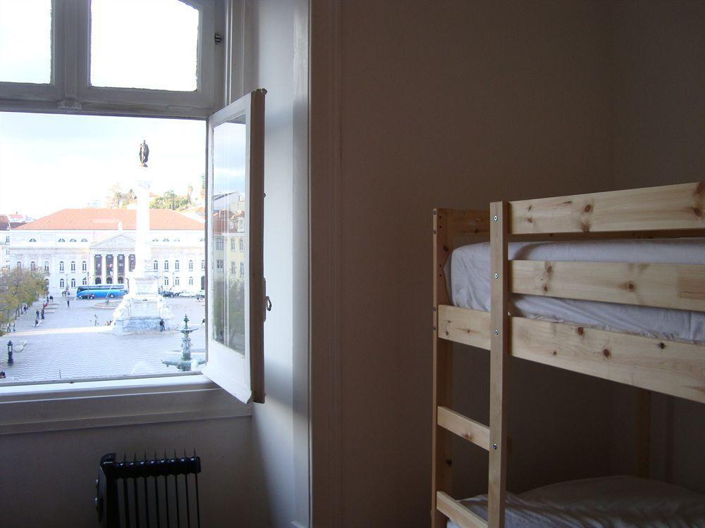 Downtown Design Hostel Лиссабон Экстерьер фото